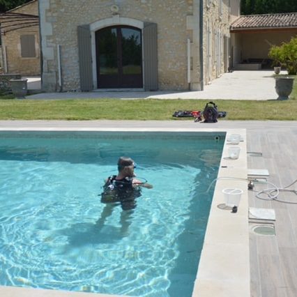 Surveillance des réseaux immergés par un expert en plongée