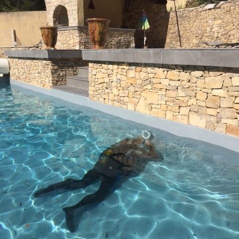 Surveillance des réseaux immergés par un expert en plongée