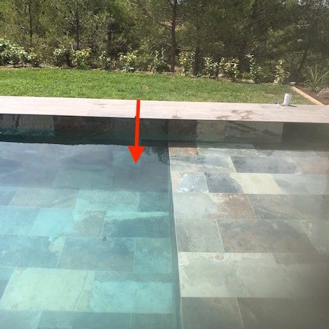 Plongeur en intervention pour analyser les canalisations